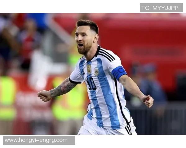 热门足球球星头像坐垫套为球迷客厅增添独特装饰魅力